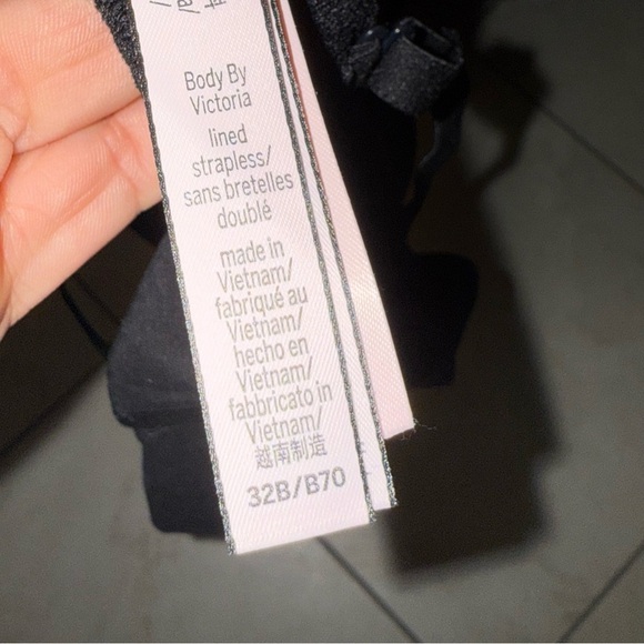 VICTORIAS SECRET Body by Victoria Lined Strapless Bra Black 32B - Picture 3 of 3